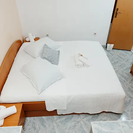 Guest house Dragobratovic Komarna